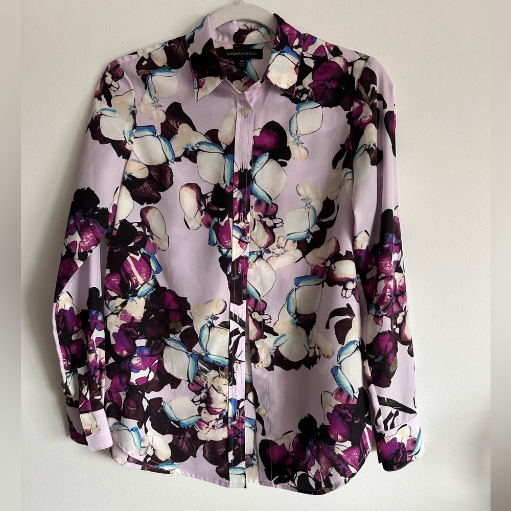 Banana Republic Lavender Floral Button-Up Blouse with Purple Accents